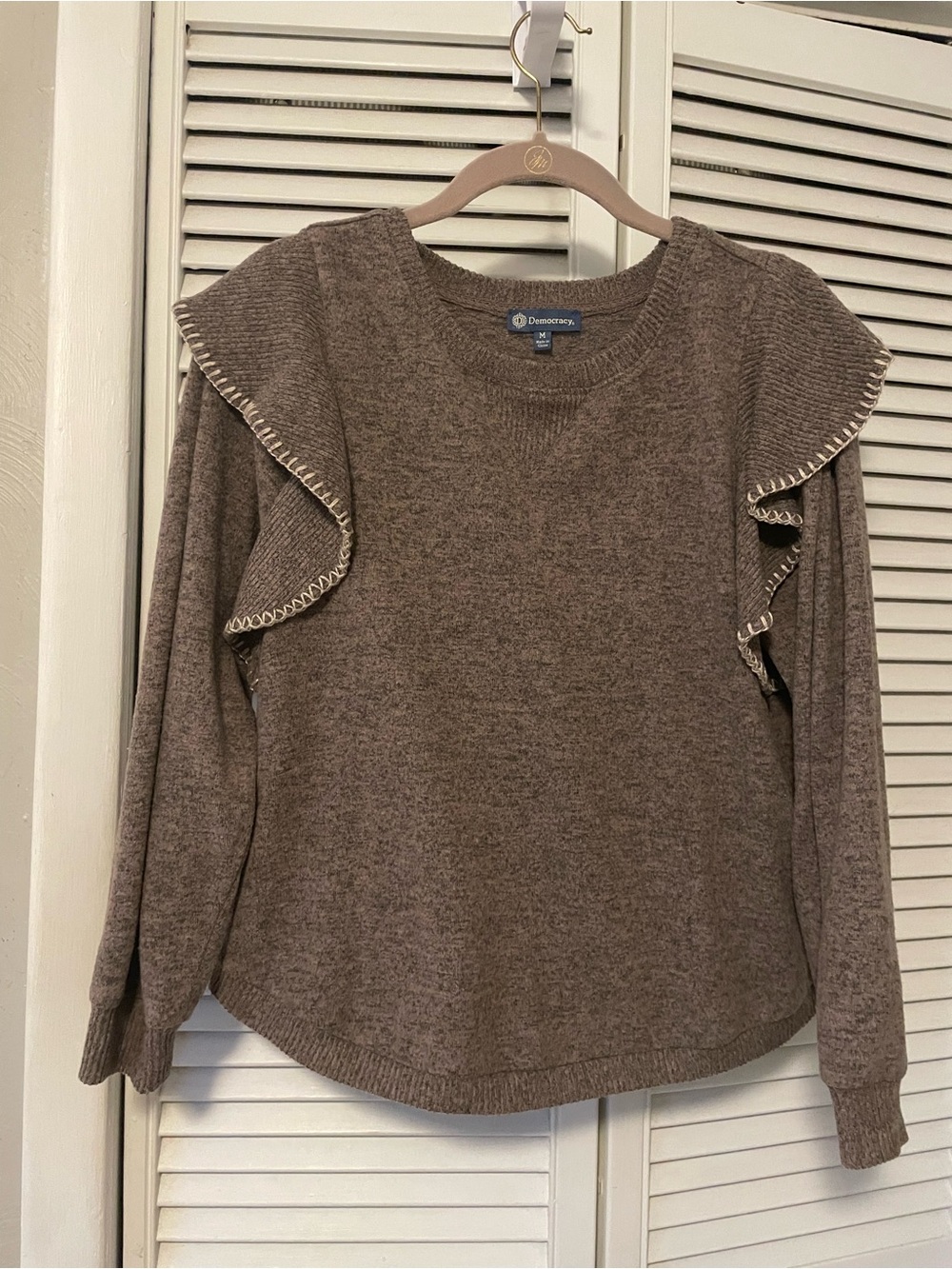Democracy Women's Brown Ruffle-Shoulder Top Medium